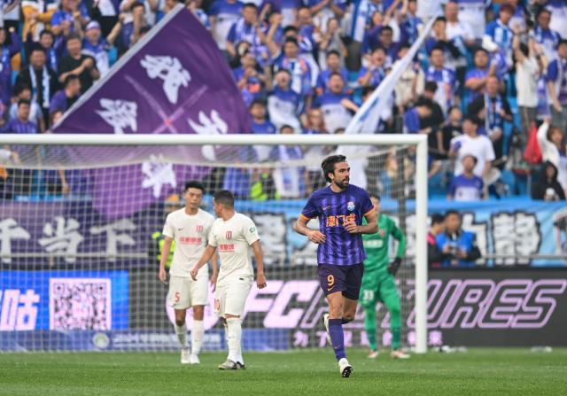 开云体育官网-孔帕尼奥享受津门行：每周学3小时中文 最爱白米饭